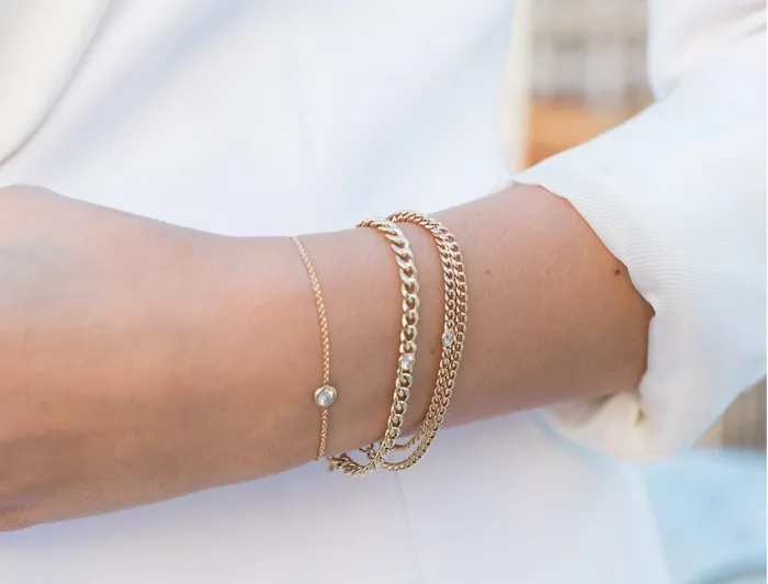 Bracelets Zoe Chicco 14kt Gold Small Curb Chain Bracelet with Single Floating White Diamond Bracelets Zoe Chicco 14kt Gold Small Curb Chain Bracelet with Single Floating White Diamond
