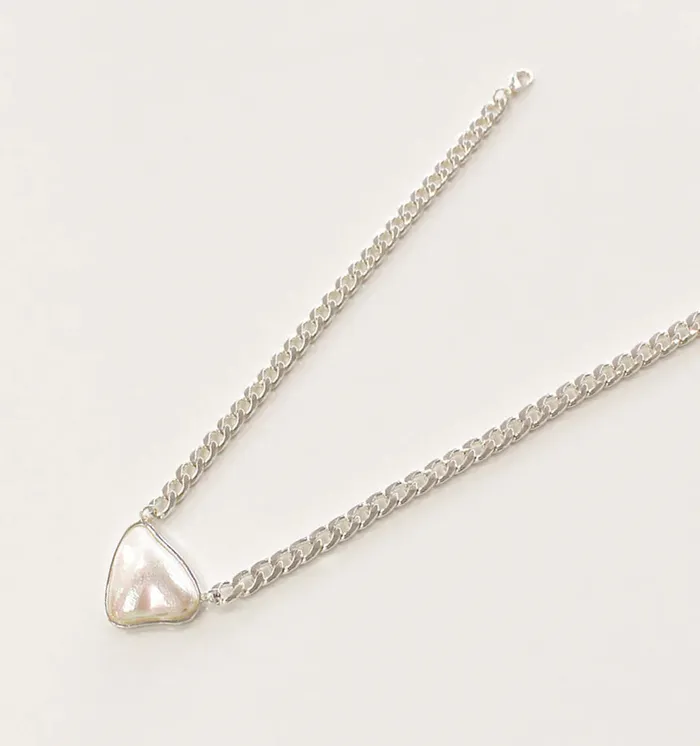 Candlewick Gift Shop Short Necklace Lustrous Pendant SilverWhite Necklaces Candlewick Gift Shop Short Necklace Lustrous Pendant SilverWhite Necklaces