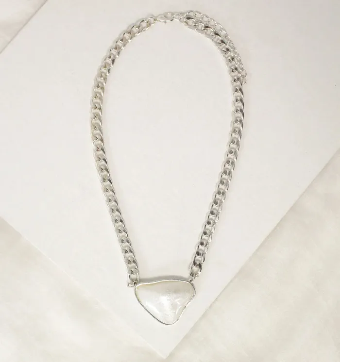 Candlewick Gift Shop Short Necklace Lustrous Pendant SilverWhite Necklaces