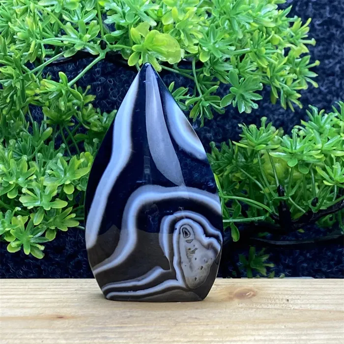 Necklaces Metamorphidi Natural Crystal Black Agate Silk Stripe