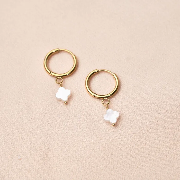 Victoire Collection Earrings Kleeblatt Perlmutt Mini Creolen Victoire Collection Victoire Collection Earrings Kleeblatt Perlmutt Mini Creolen Victoire Collection
