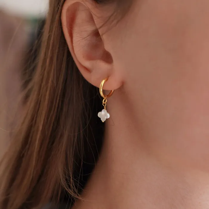 Victoire Collection Earrings Kleeblatt Perlmutt Mini Creolen Victoire Collection
