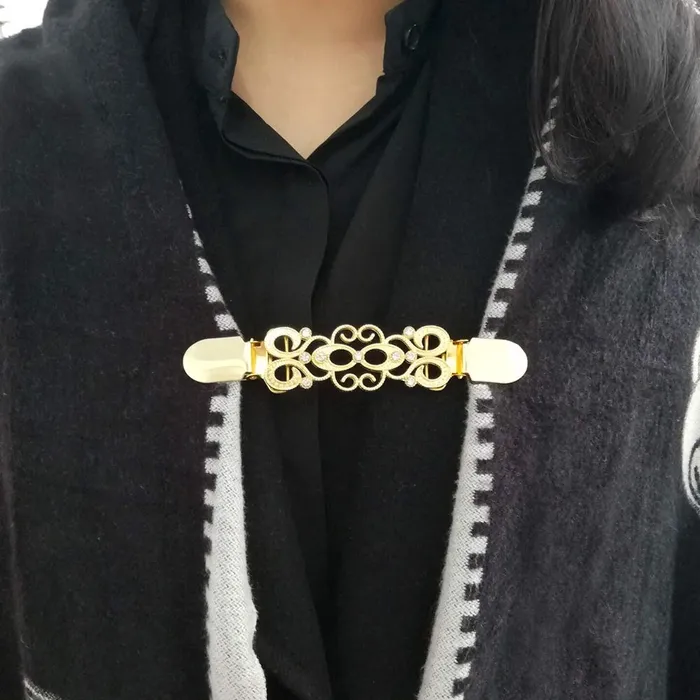 Yellow Chimes Elegant Cardigan Brooch Sweater Collar Shawl Clip Classic Design Stylish Gold Plated Brooch for Women Yellow Chimes Rings
