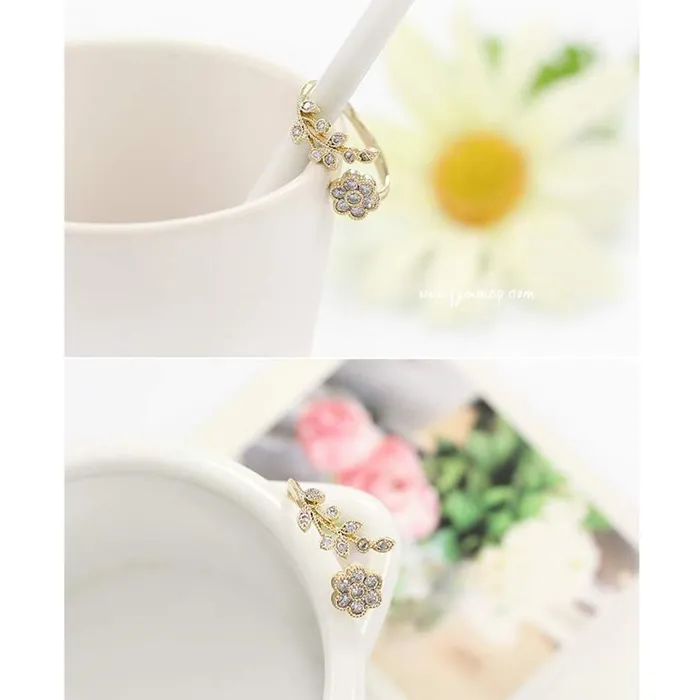 Yellow Chimes Necklaces Yellow Chimes Rhinestone Twisted Leaves Flower Opening Gold Plated Rings For Women and GirlsAdjustable